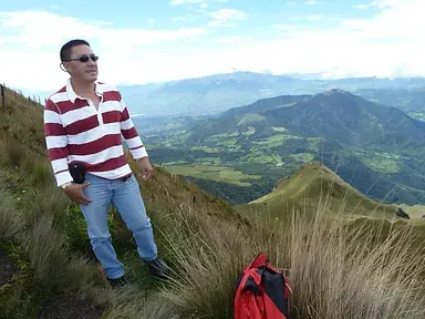 Lincoln guiding at Ruco Pichincha volcano