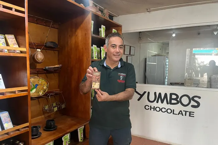 Chocolate tour in Mindo at Yumbos factory